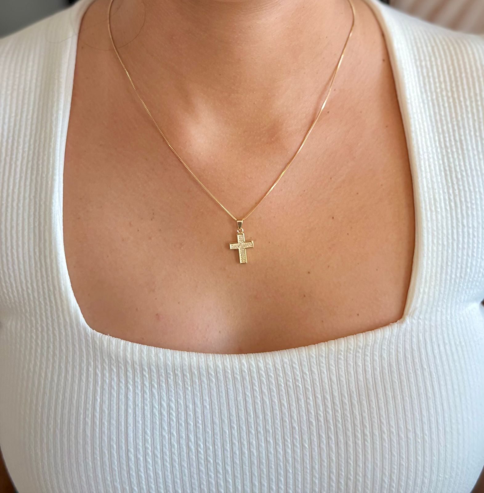 Colar Cruz em Micro Zircônias - Dourado