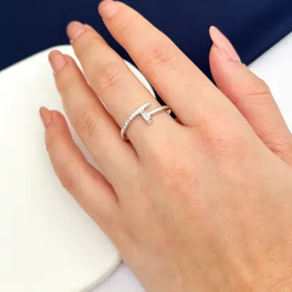 Anel Inspiração Liso de Prego com as Pontas em Micro Zircônias - Ródio Branco