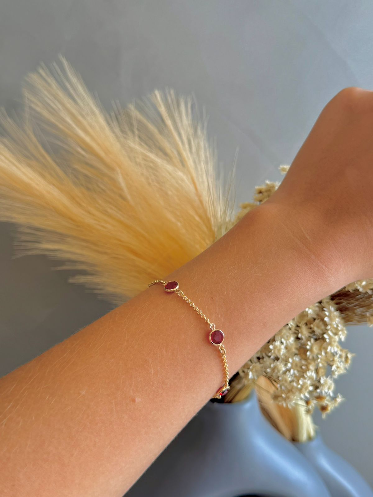 Pulseira com Zircônia Vermelhas 18cm - Dourado