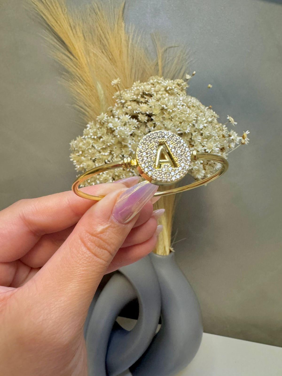 Bracelete Letra com Micro Zircônias - Dourado
