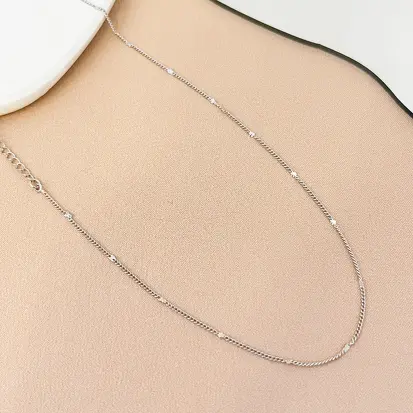 Colar Choker Fininha com Detalhes de Chapinha na Corrente - Ródio Branco