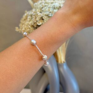 Pulseira Esferas com Detalhes 18cm