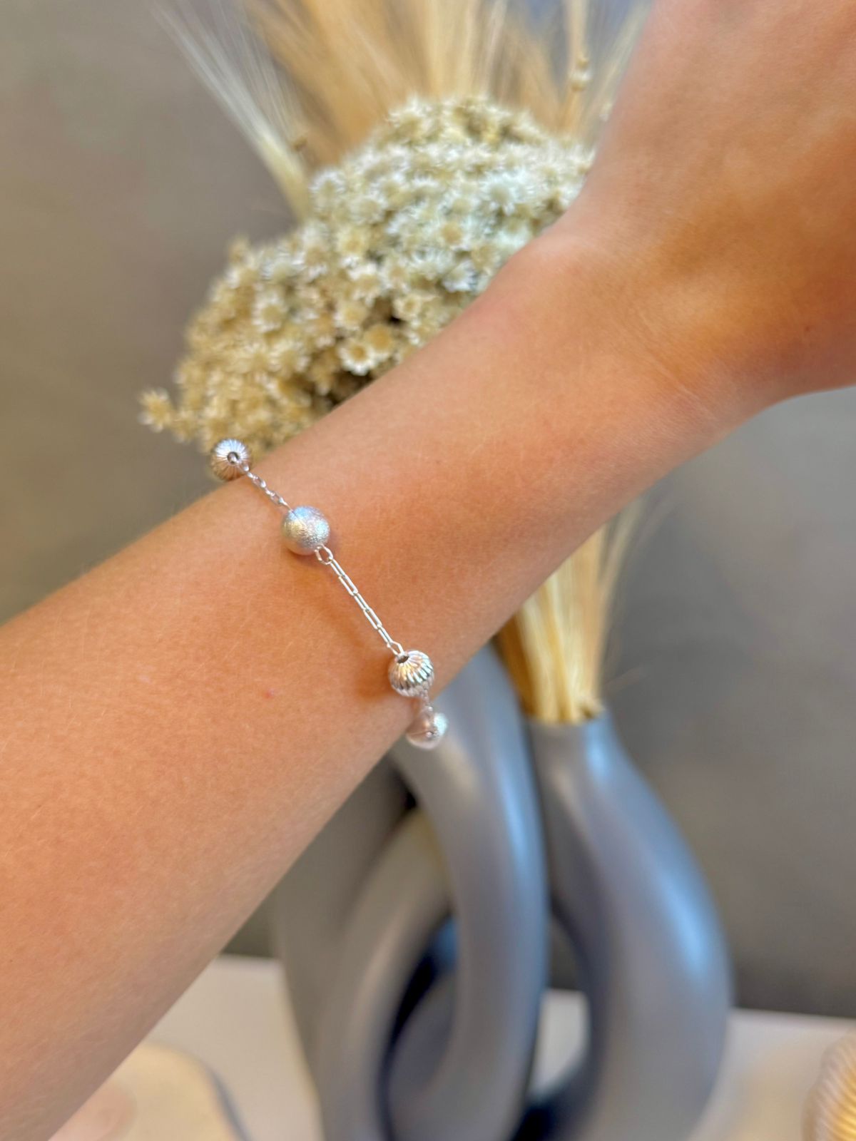 Pulseira Esferas com Detalhes 18cm