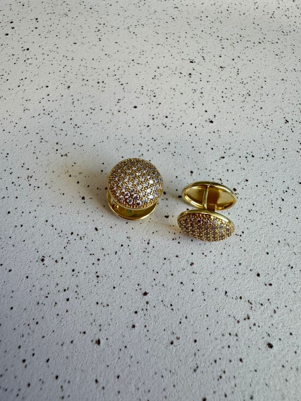 Brinco Botão Pavê Luxo com Micro Zircônias - Dourado