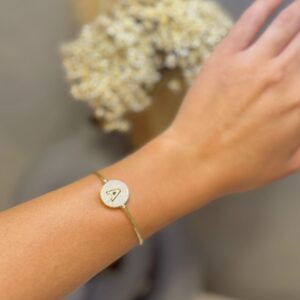 Bracelete Letra com Micro Zircônias - Dourado