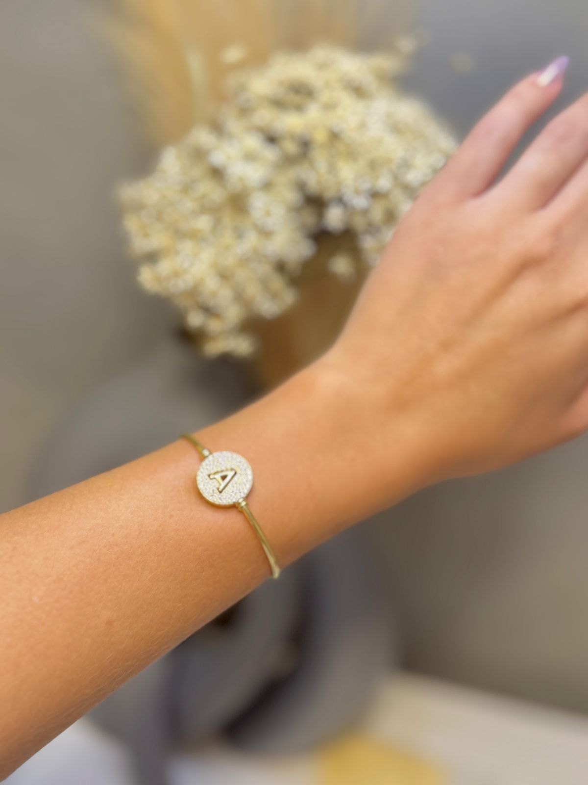 Bracelete Letra com Micro Zircônias - Dourado