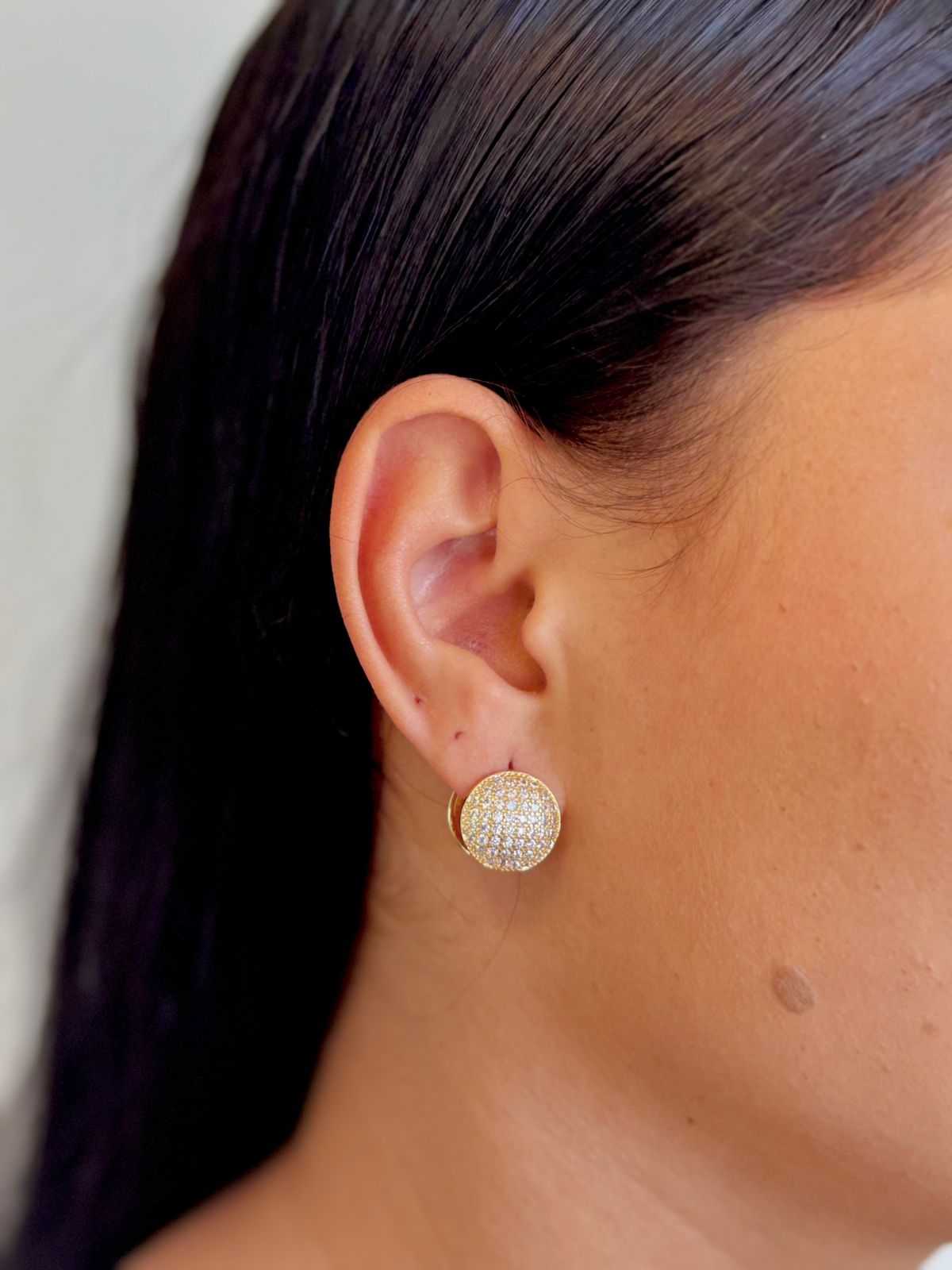 Brinco Botão Pavê Luxo com Micro Zircônias - Dourado