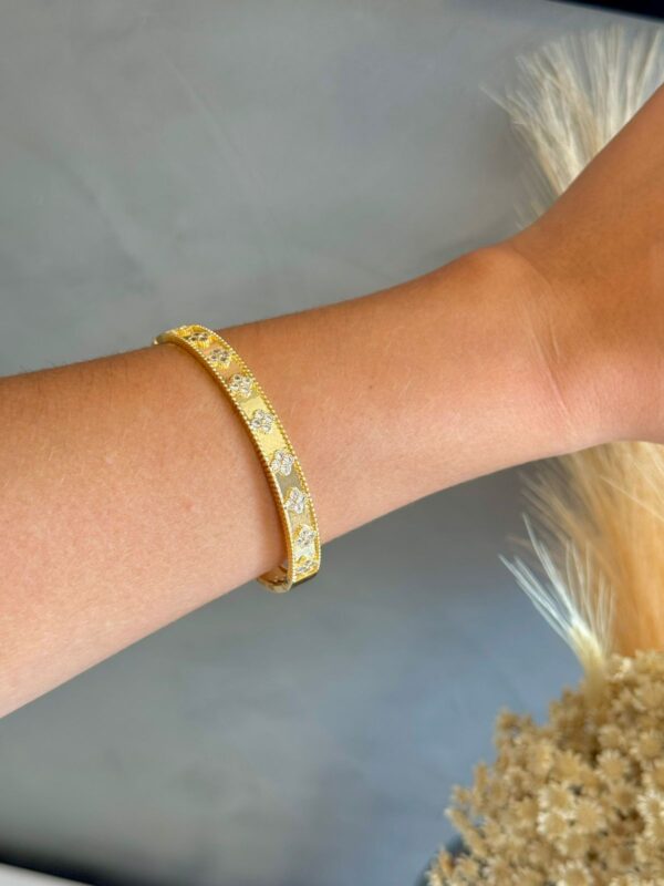 Bracelete Inspiração com Texturas e Trevos em Mico Zircônias - Dourado