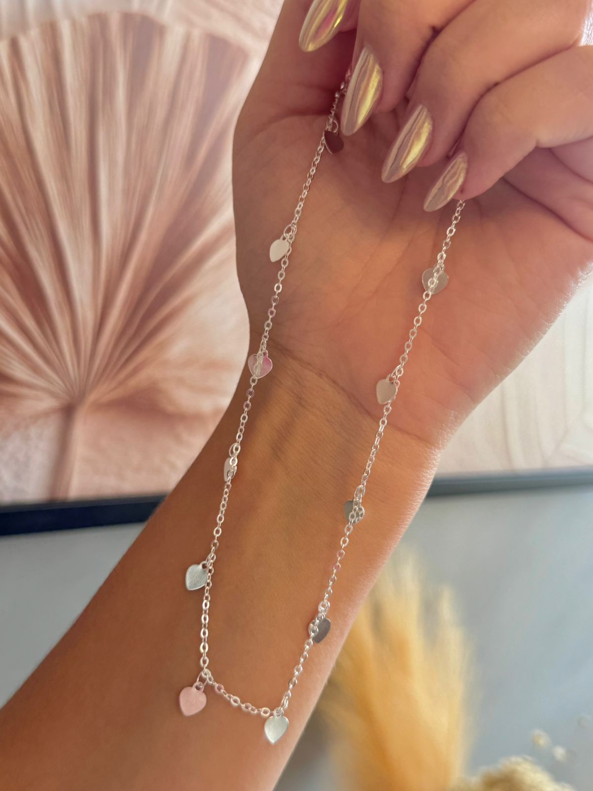Colar Choker Corações Pendurados 35cm