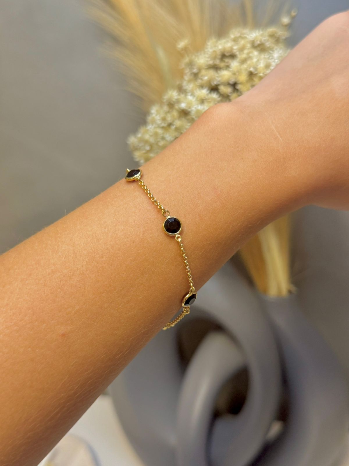 Pulseira Com Zircônias Pretas 18cm - Dourado