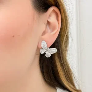 Brinco Borboleta Inteira Cravejada com Detalhe Liso no Meio - Ródio Branco
