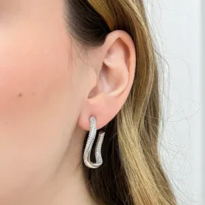 Brinco Orgânico com uma Volta Cravejada - Ródio Branco