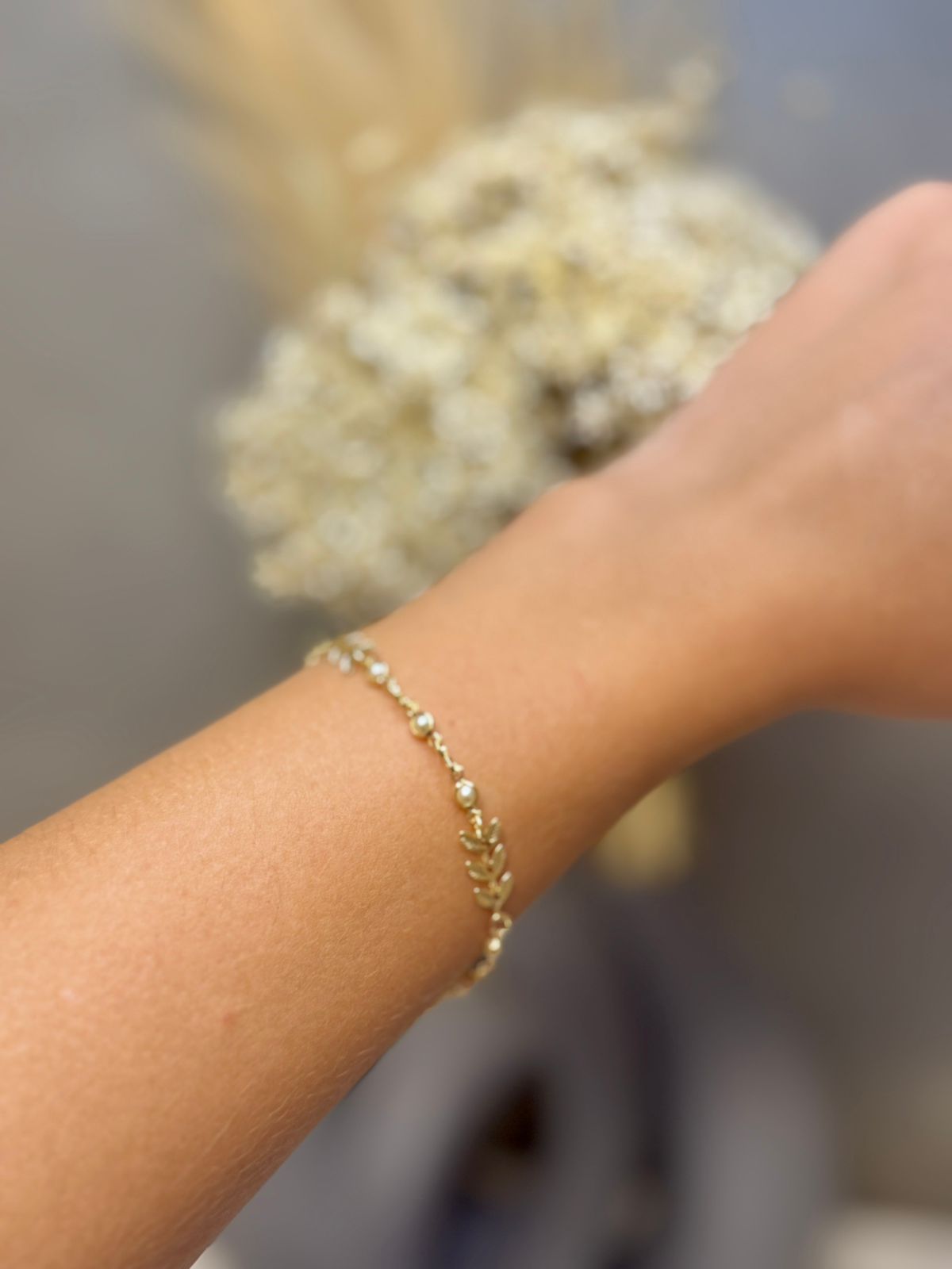 Pulseira com Pérolas e Folhas 18cm - Dourado