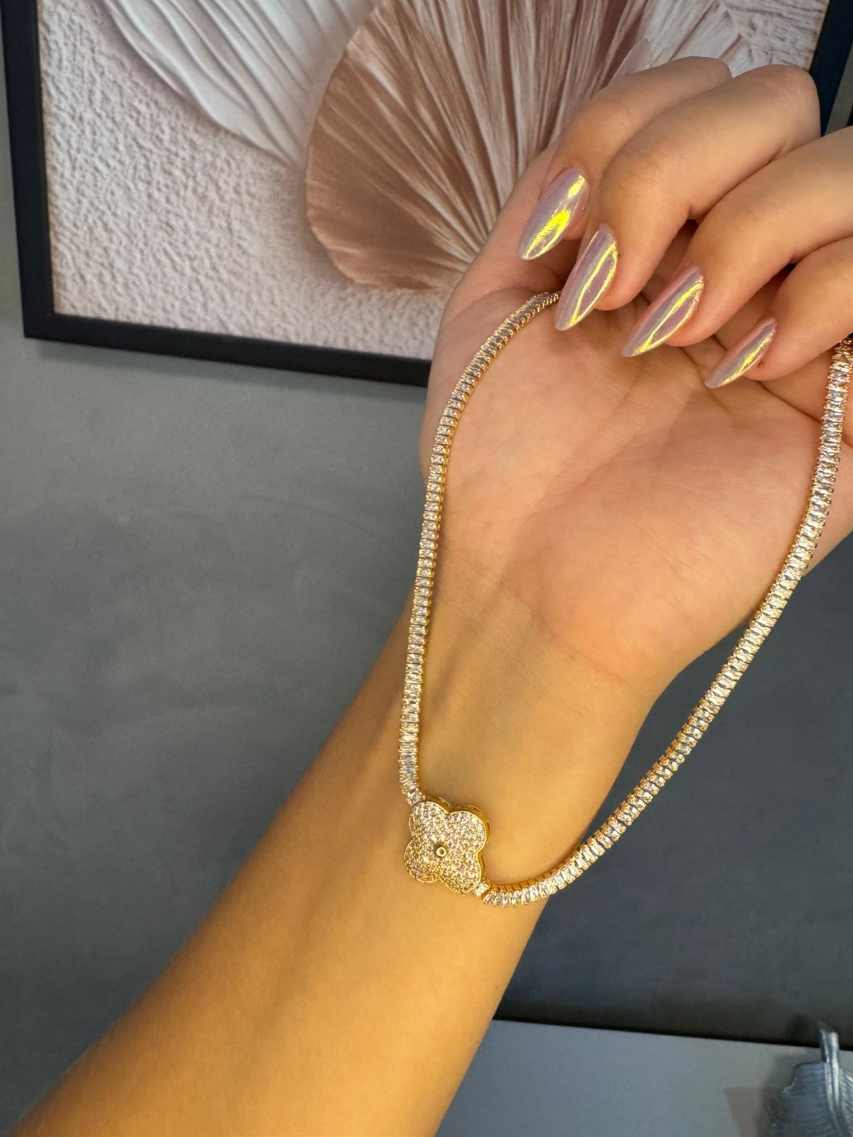 Colar Choker Inspiração Zircônia Baguete e Trevo Cravejado 45cm - Dourado