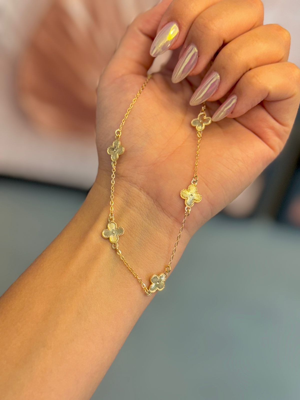 Colar Choker Trevo Detalhado Pequeno - Dourado