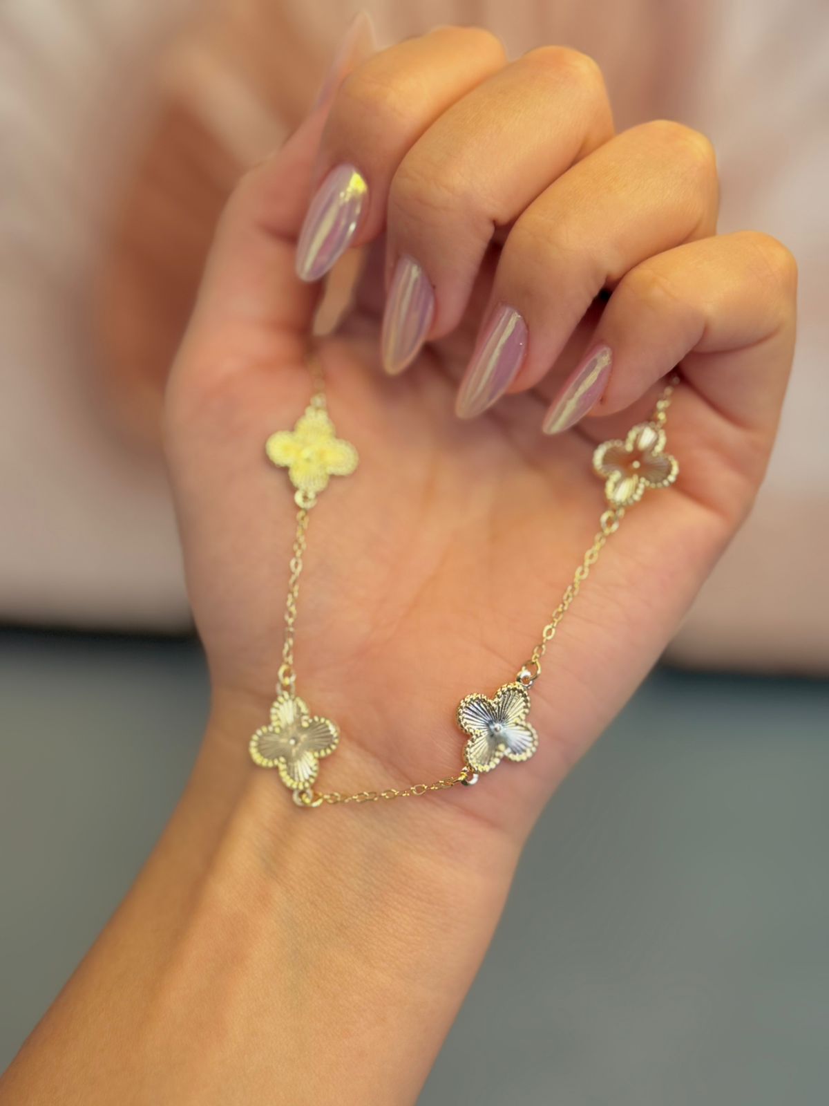 Colar Choker Trevo Detalhado - Dourado