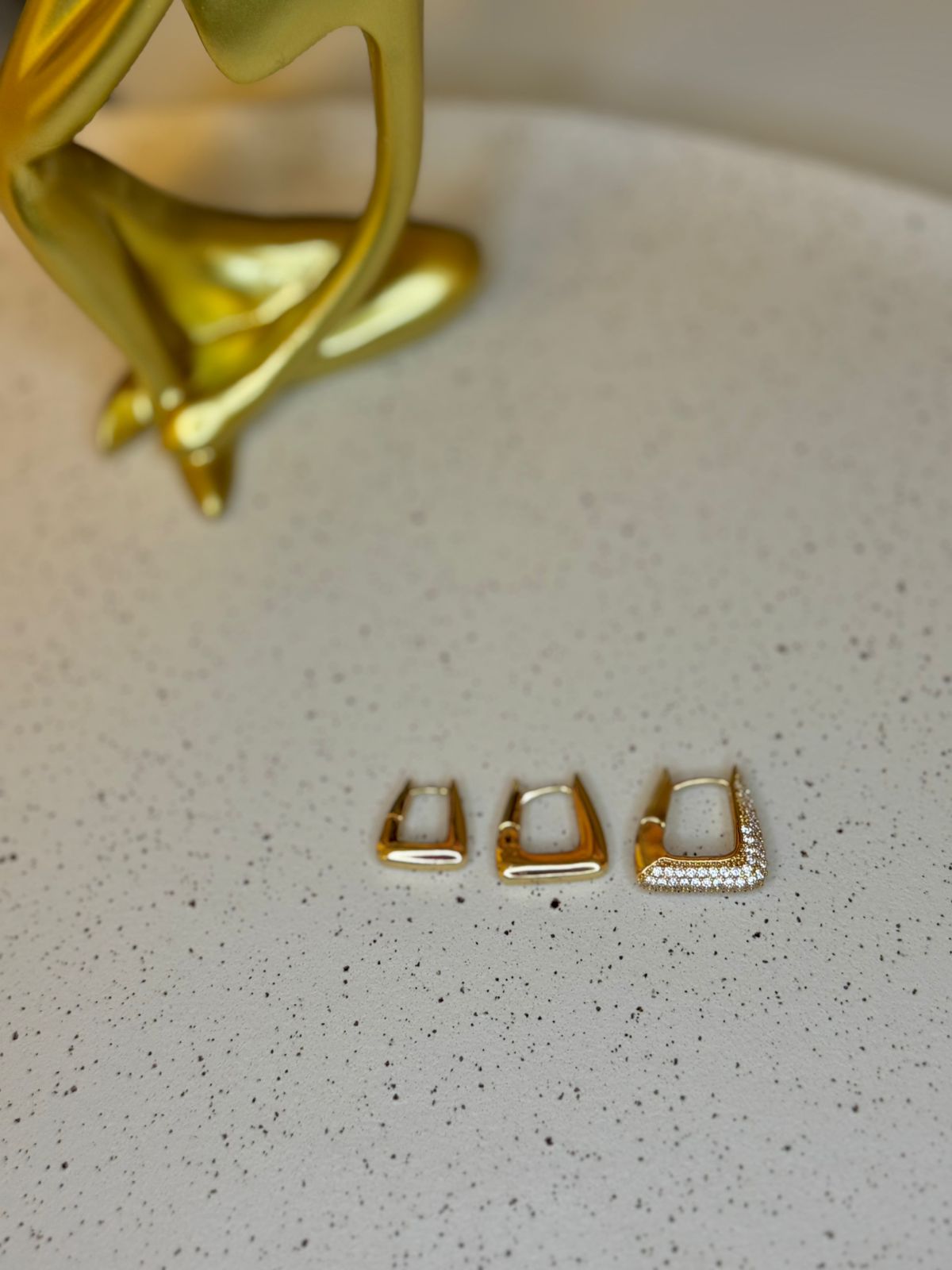 Trio de Brincos Triangular Liso e Cravejado - Dourado