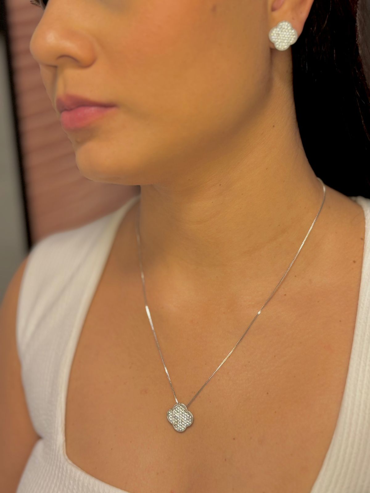 Conjunto Inspiração Trevo Cravejado com Contorno Detalhado 50cm - Ródio Branco