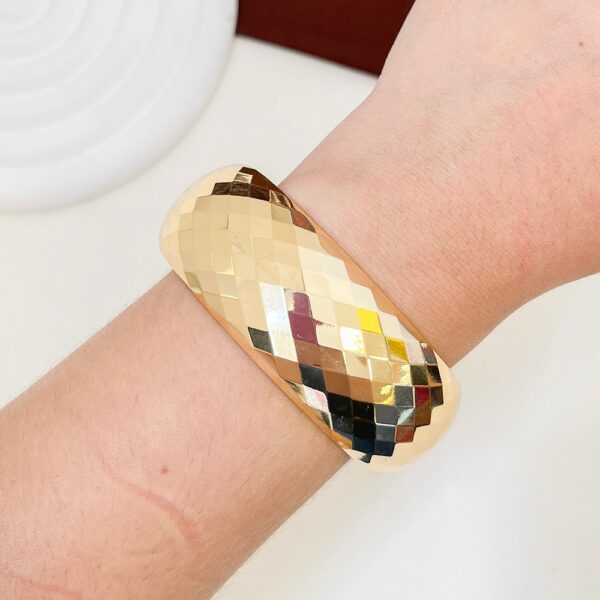 Bracelete com Texturas Losango - Dourado