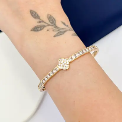 Bracelete Inspiração Trevo Cravejado e Fileira de Zircônias - Dourado