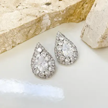 Brinco Gota Cravejada com Mix de Zircônias - Ródio Branco