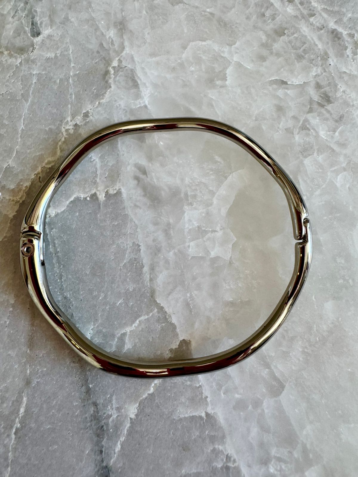 Bracelete Liso Ondulado -Ródio Branco