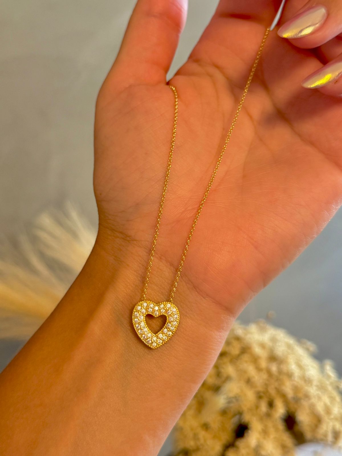 Colar Coração Vazado em Zircônias - Dourado