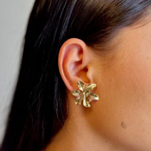 Brinco Flor Texturizada M - Dourado