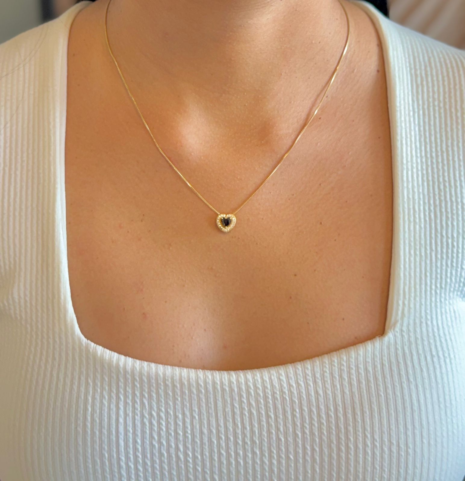 Colar Coração Pedra Preta - Dourado