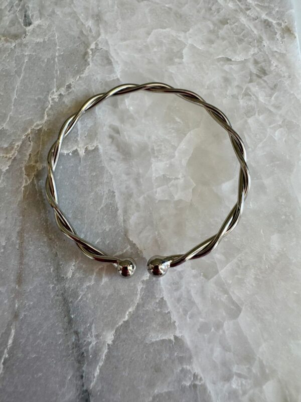 Bracelete Torcido Liso - Ródio Branco - Imagem 2
