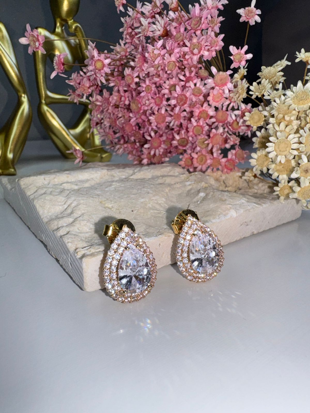 Brinco Gota com Zircônias - Dourado