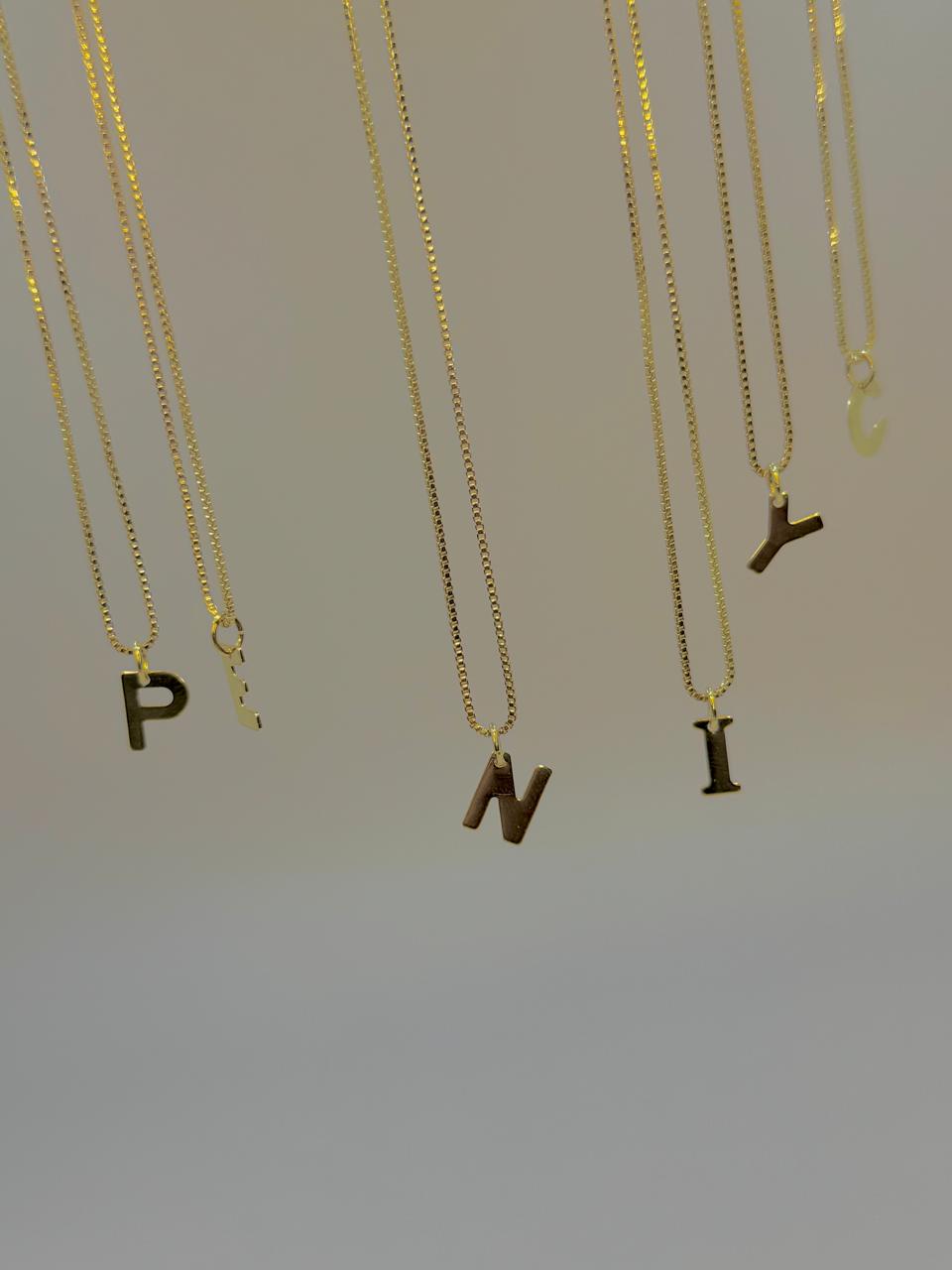 Colar Letra - Dourado